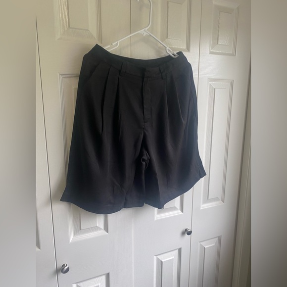 New Reformation Drew Low Rise Short - Picture 5 of 11